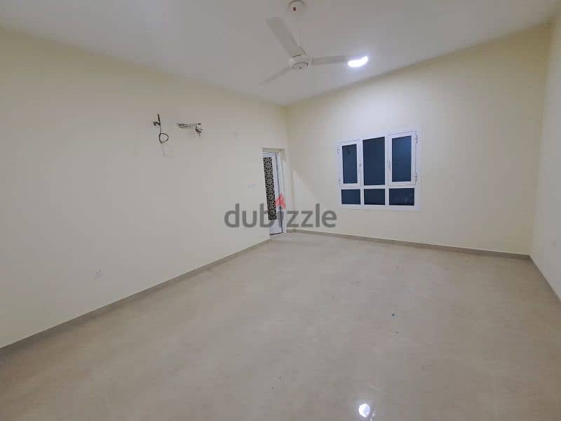 amazing  spacious  flat  first floor in hail north 7