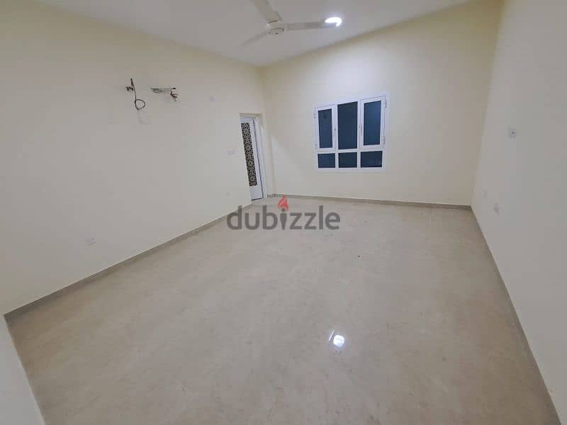 amazing  spacious  flat  first floor in hail north 9