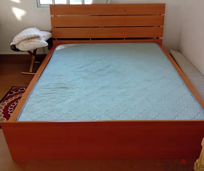 Queen size bed for urgent sale