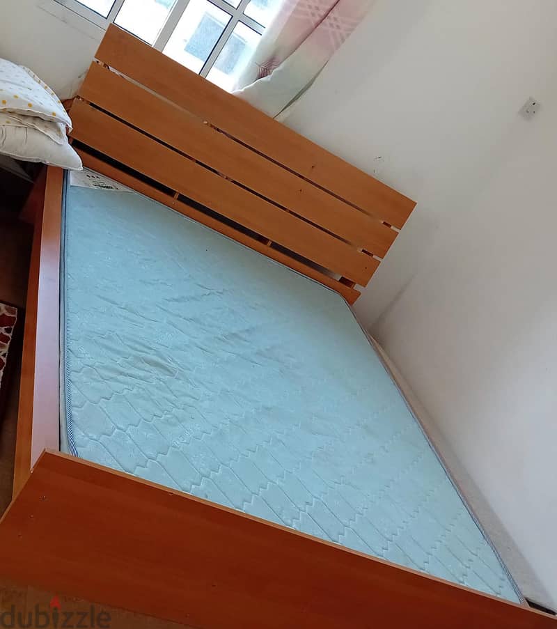 Queen size bed for urgent sale 2