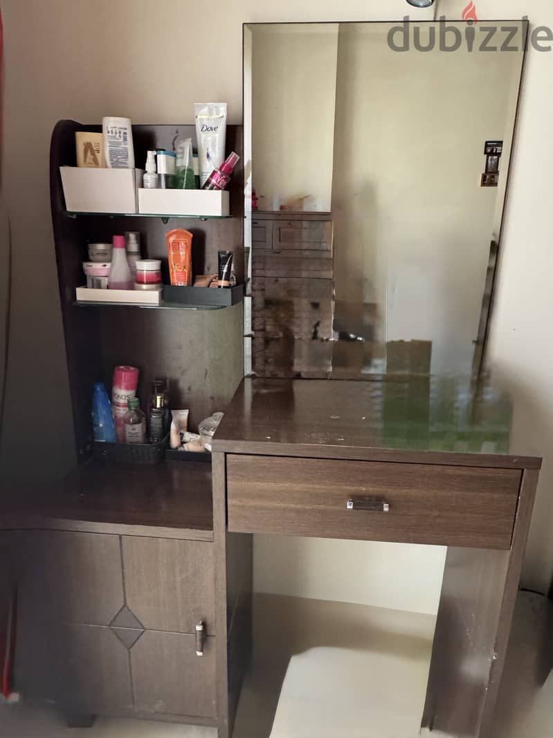 Dressing table 0