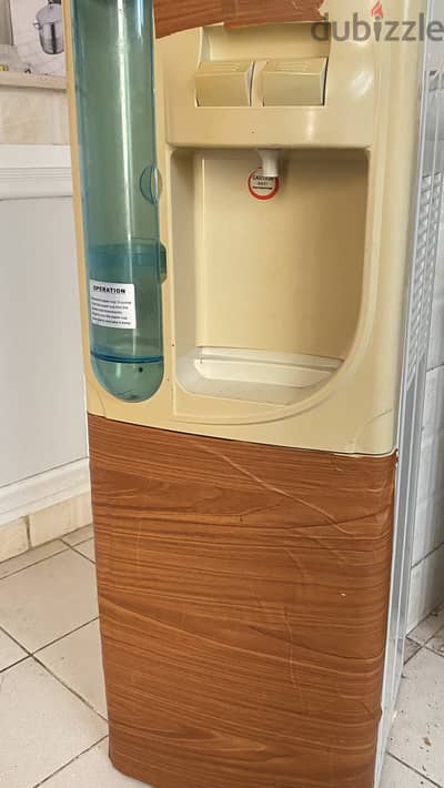 Water dispenser with small fridge