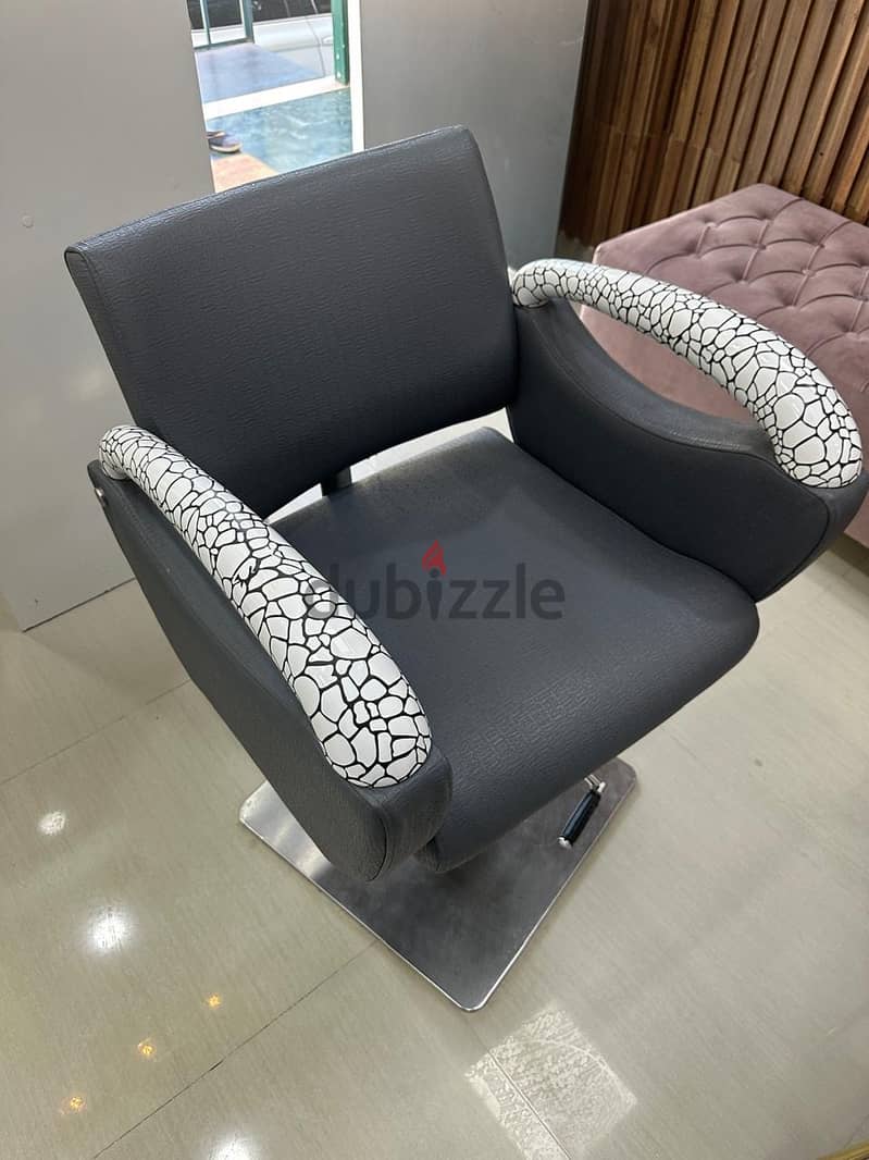 New saloon chairs for sale -2 numbers 0