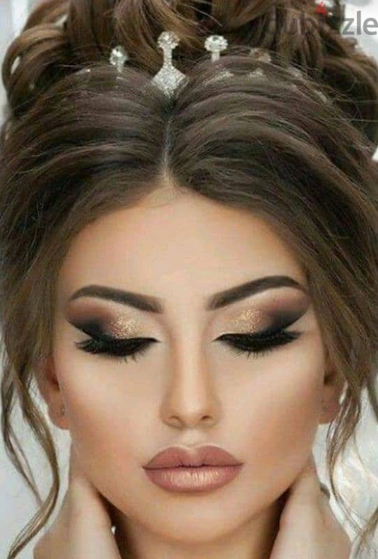 Lady makeup artist available, home delivery 1