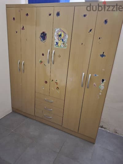 6 doors cupboard for sale  40r  . 99359101