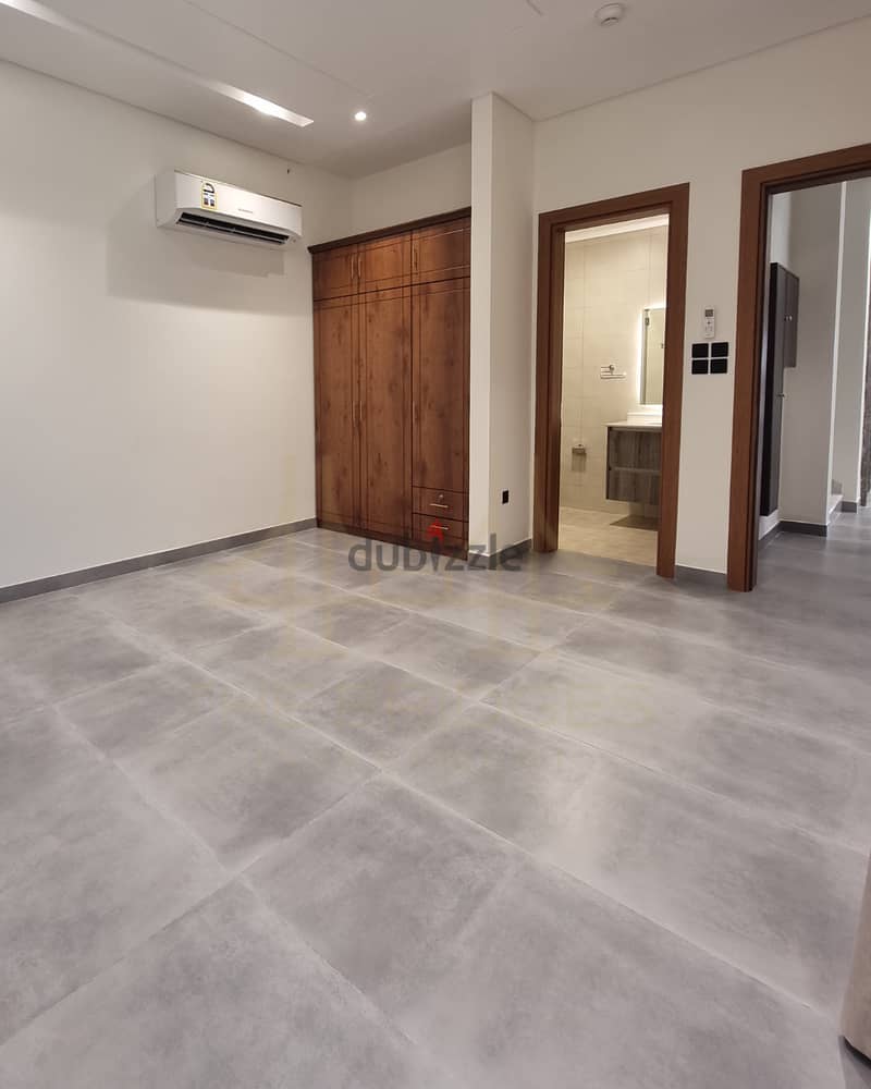 Luxurious Brand-New 5+1 BR villa available for rent in Madinat Al-Il 9