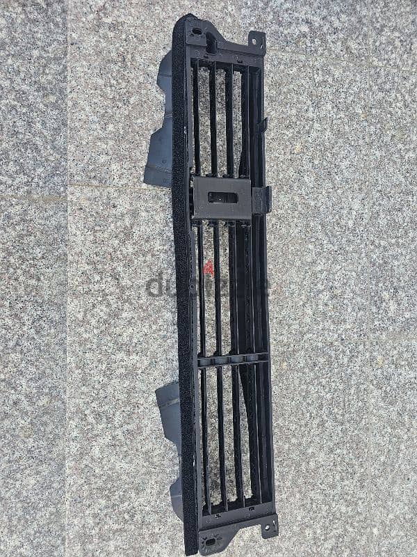 Nissan rogue 2021 - 2023 grill shutter 2