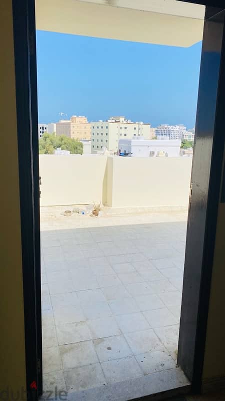 Single room in Al Ghubra with balcony for executive bachelor 5