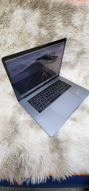 MacBook Pro A1990 i7 16gb 6cores Processor 5