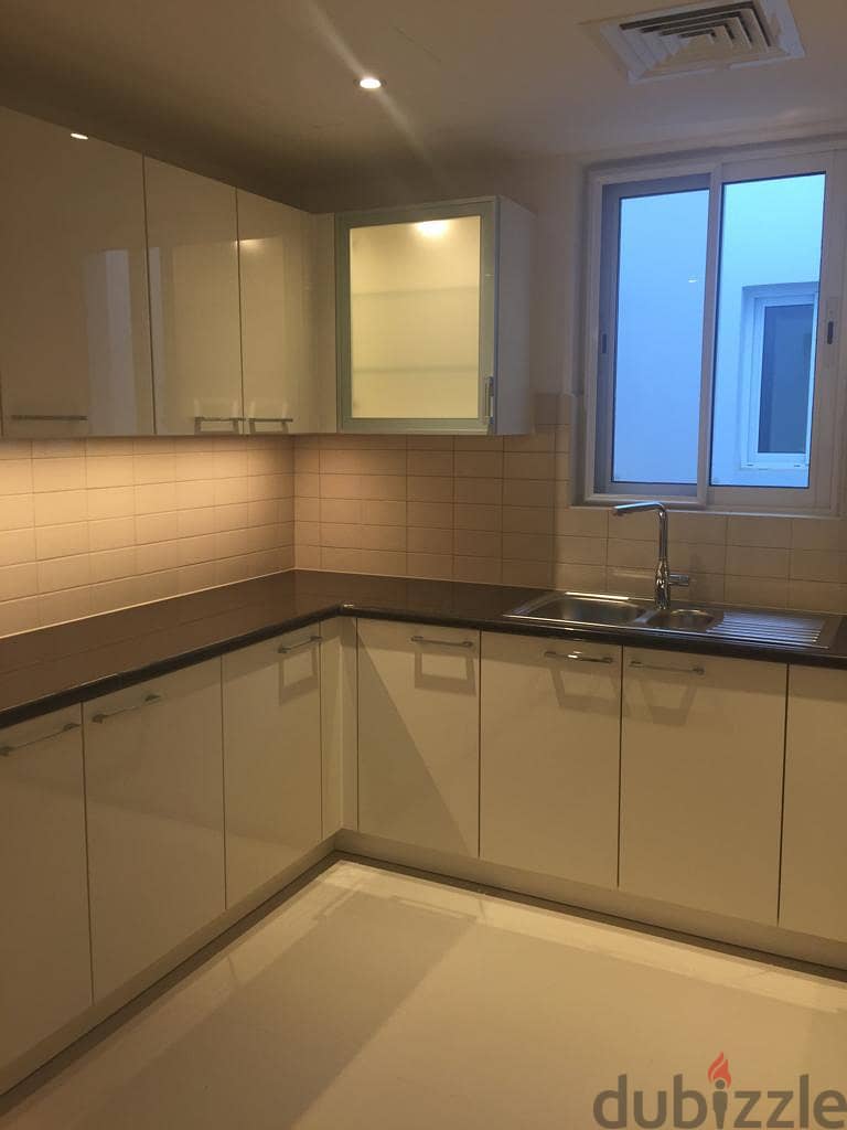 2 BR Bright Top-Floor Apartment in Marsa Garden, Al Mouj 8