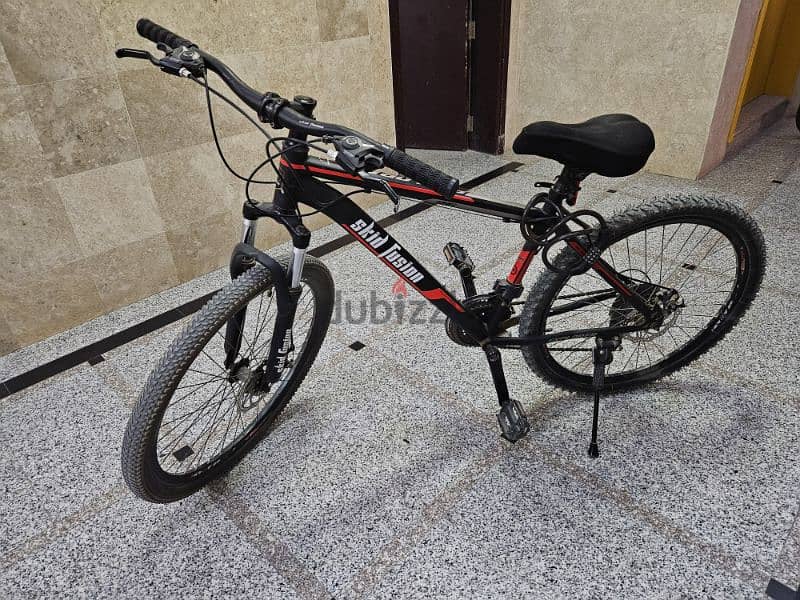 cycle with seat cover and tyre pressure refill pump 1