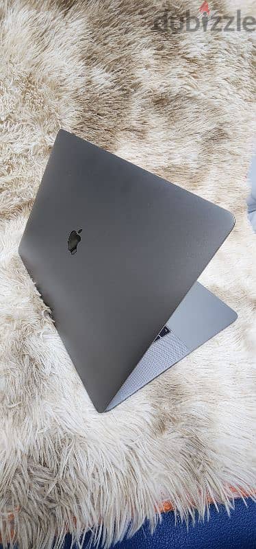 MacBook Pro A1707 i7 16gb 4gb graphics 4