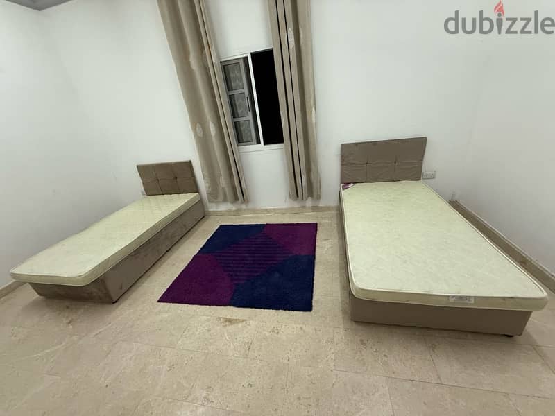 غرف لسكن الموضفات ارضية  مقابل سوق بن راشد rashed sooq  room for rent 0