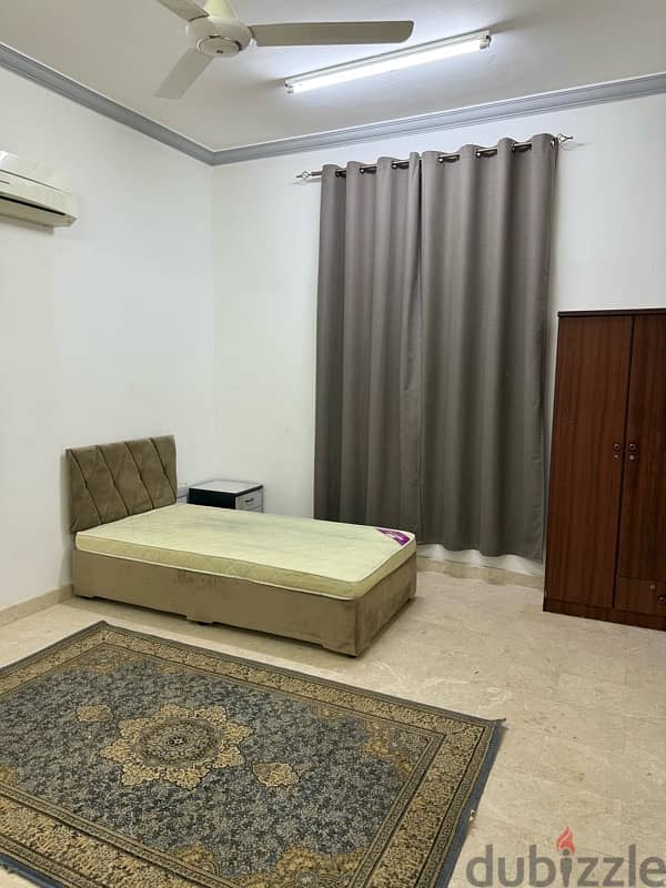 غرف لسكن الموضفات ارضية  مقابل سوق بن راشد rashed sooq  room for rent 2