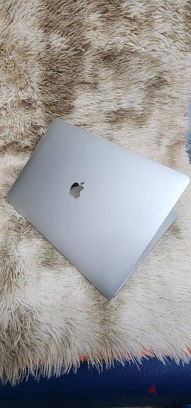 MacBook Pro A1707 i7 16gb 4gb graphics 4