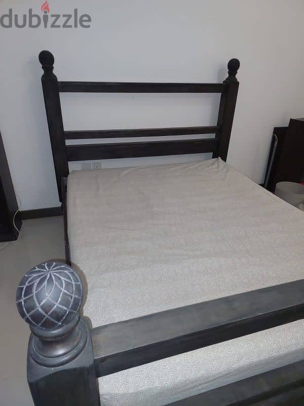 Used Bed with mattress 0