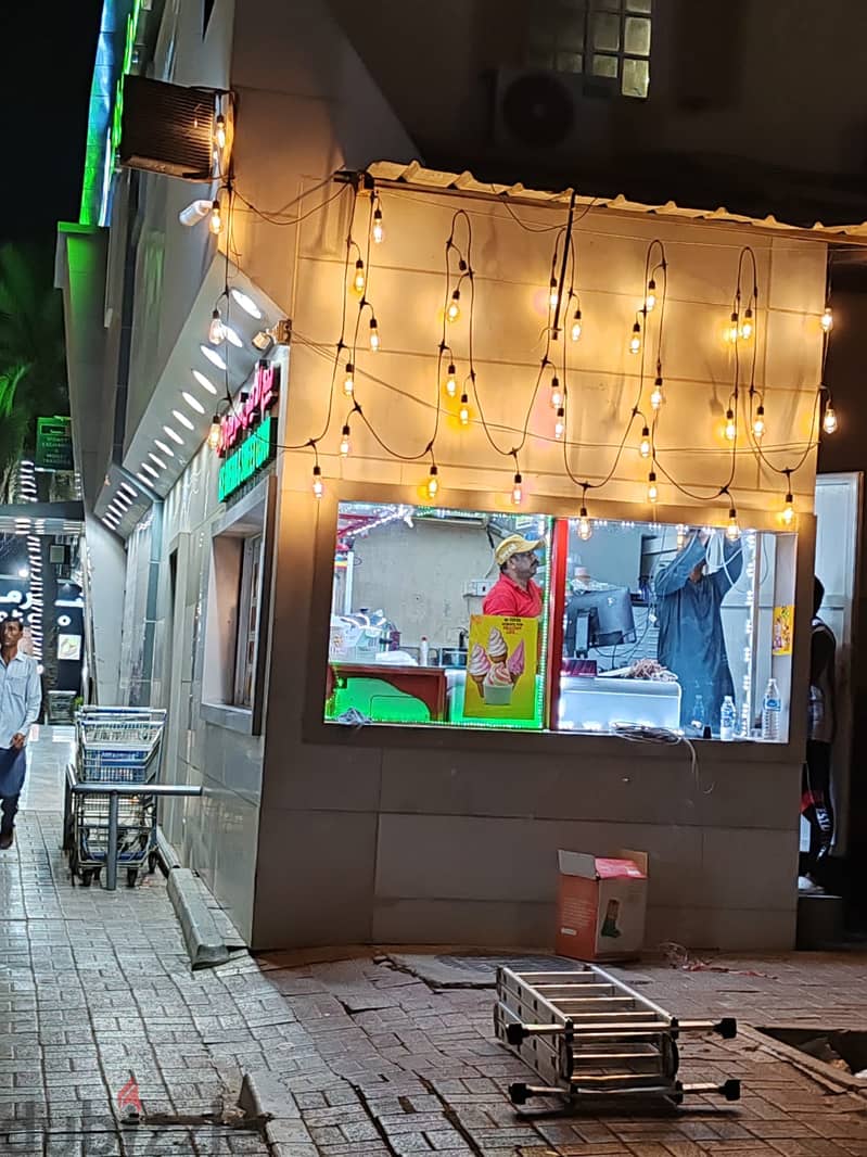 Ice cream, Popcorn and fresh juice shop for sale / محل آيس كريم وفشا 1