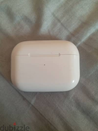 Apple AirPods Original but average condition Big offer 90% off