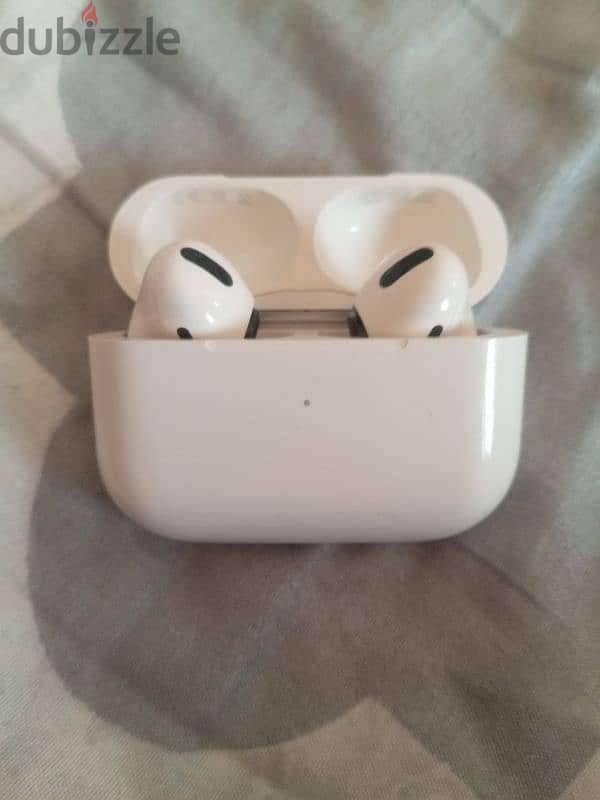 Apple AirPods Original but average condition Big offer 90% off 2