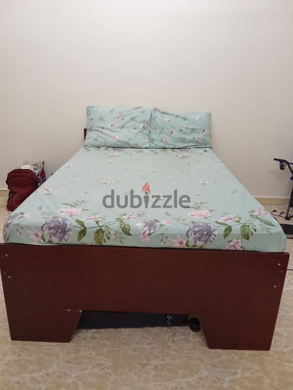 Queen size Bed with Mattress 0