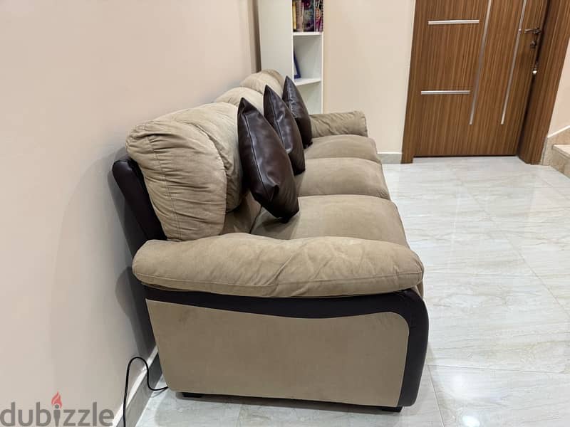 excellent condition 3 seater sofa for sale. 2