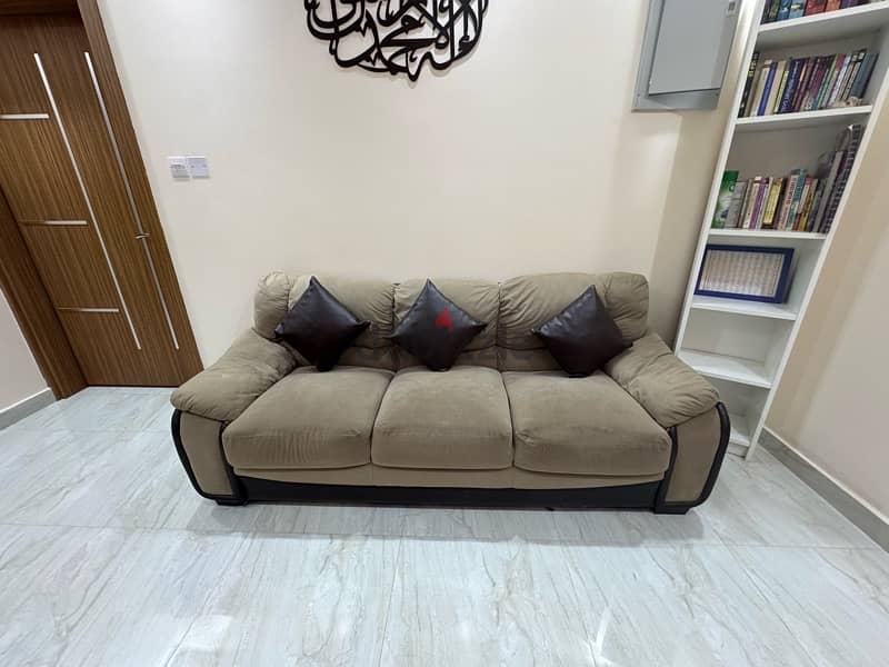 excellent condition 3 seater sofa for sale. 4