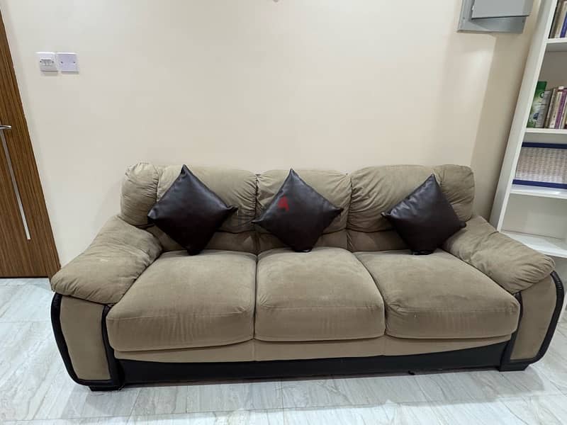 excellent condition 3 seater sofa for sale. 5