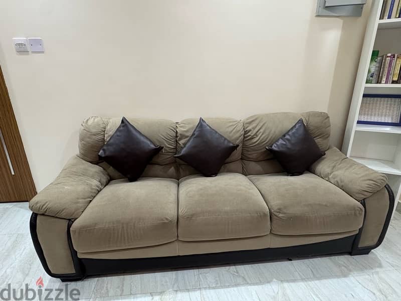 excellent condition 3 seater sofa for sale. 6