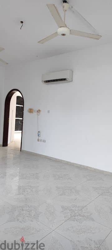 villa for rent Al Mawaleh 14