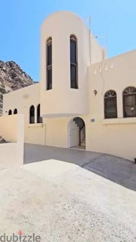 ثلاث فلل في مطرح مساحة الارض ١٠٠٠ مربع Three Villas in Muttrah 1000 M 0