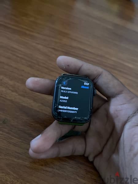 Apple Watch screen broken 1