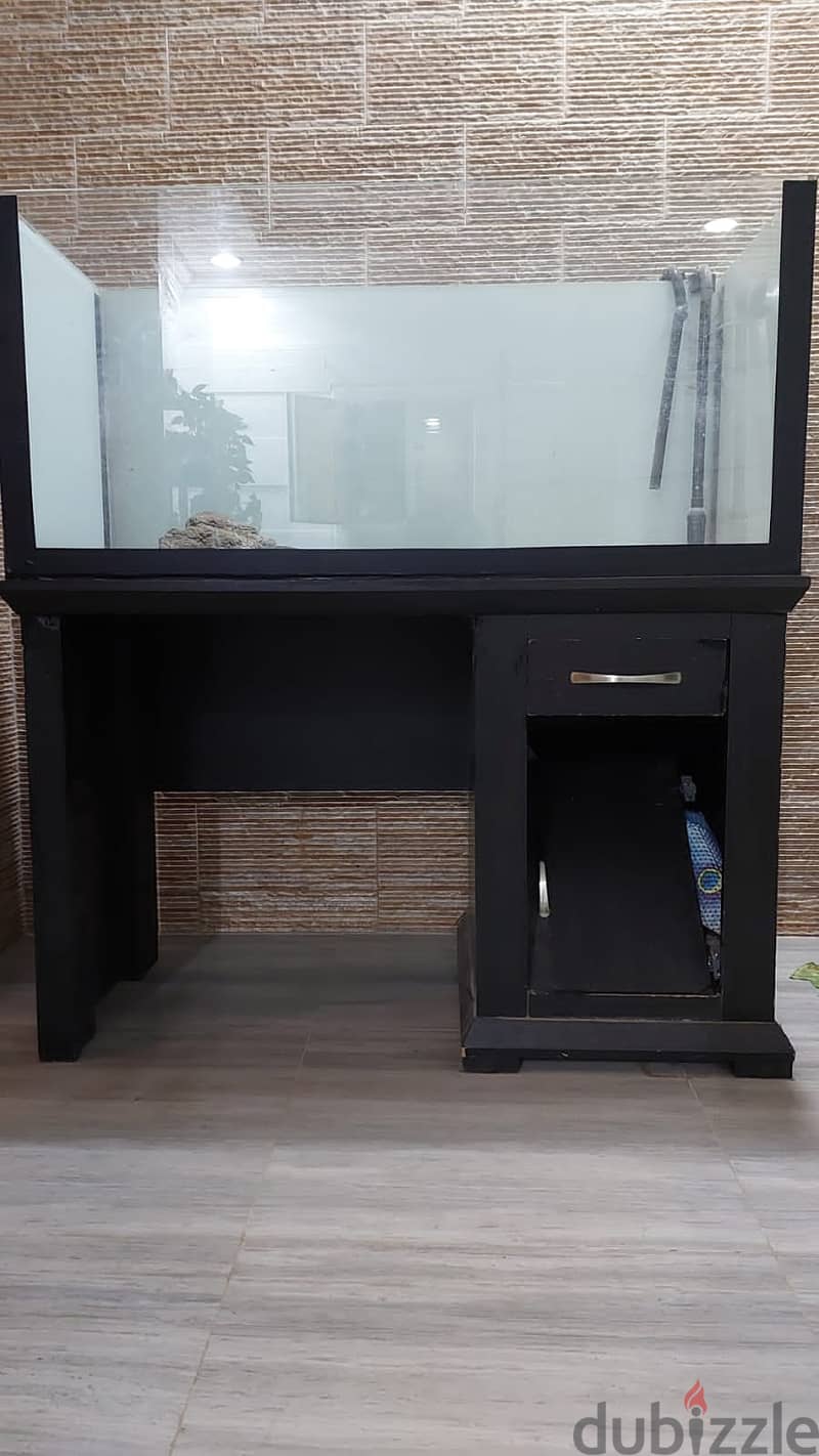 Aquarium with stand 2