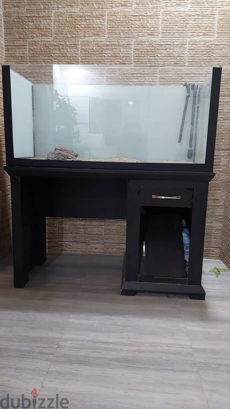 Aquarium with stand 4