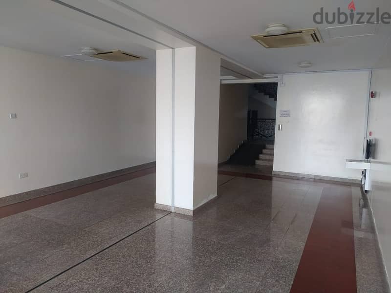 penthouse 2BHK apartement for rent in khuwair 0