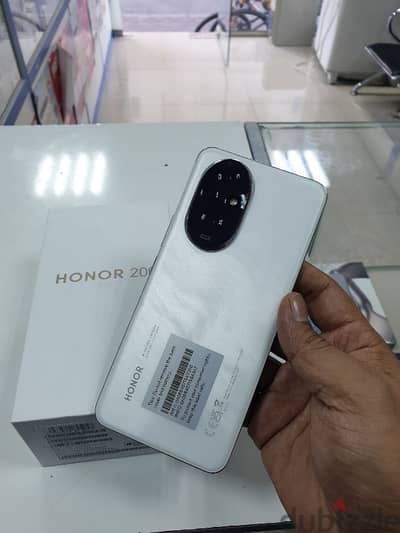 honor 200 256/12+12gb 2 month used. like new