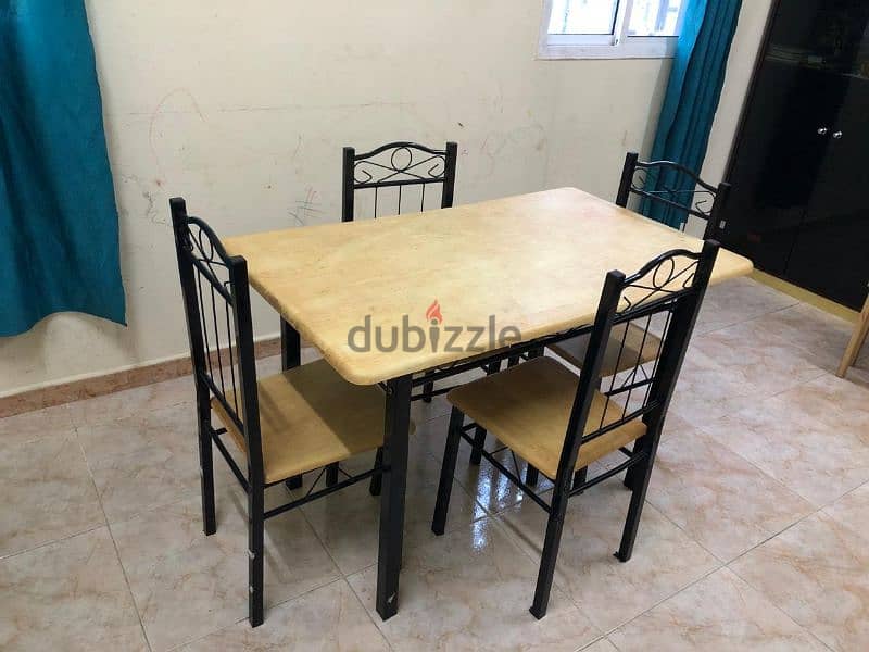 Table with 4chairs 1