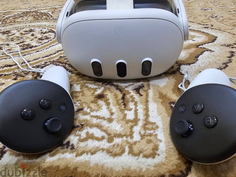 نظارة VR Meta Quest 3 (128GB) - بحالة شبه جديدة 1