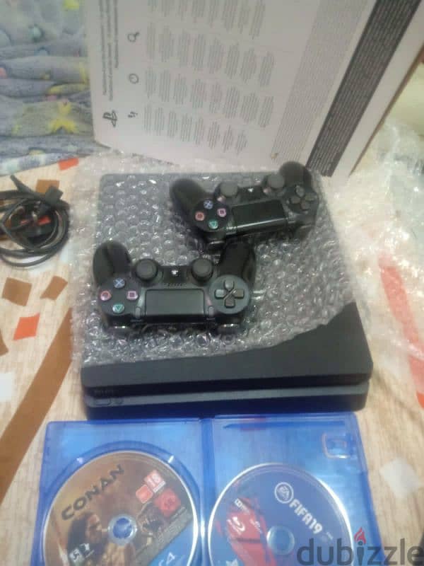 almost new Sony playstation 4 slim one terabyte and 2 controllers 2