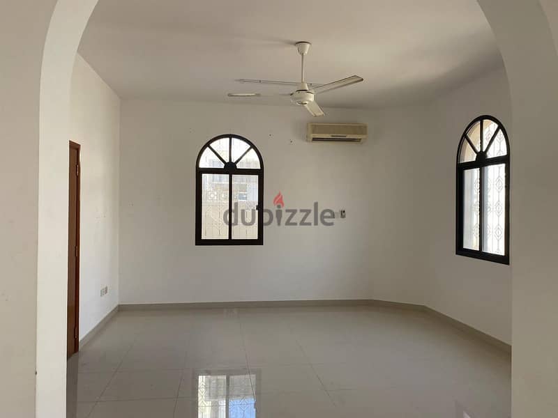 villa for rent in qurm 2