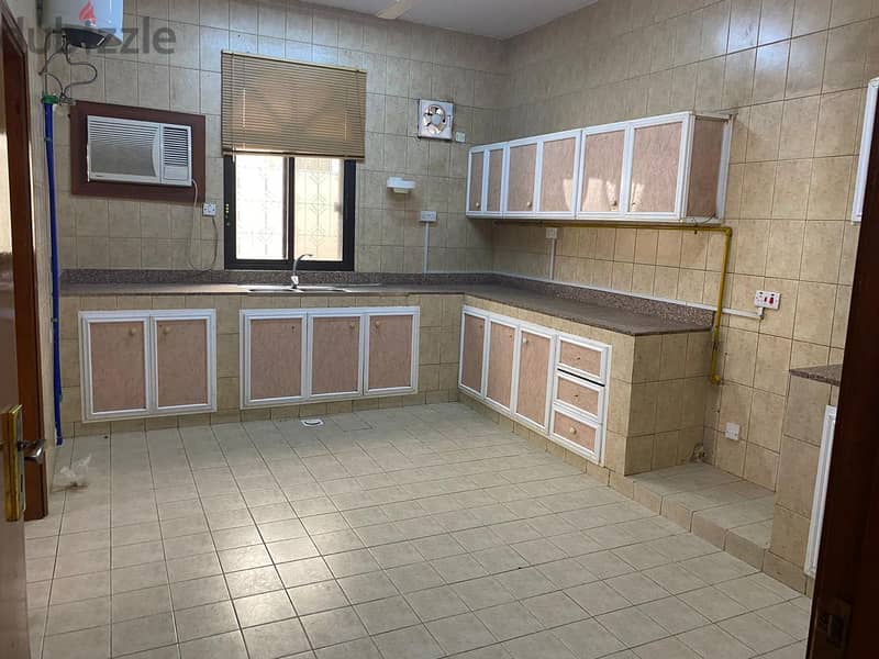 villa for rent in qurm 9