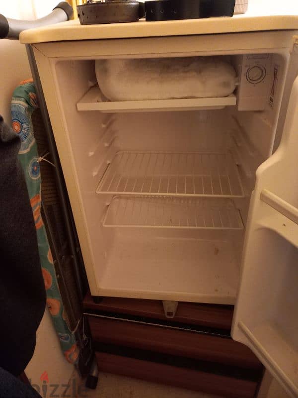 Good condition  refrigerator Toshiba brand. 1