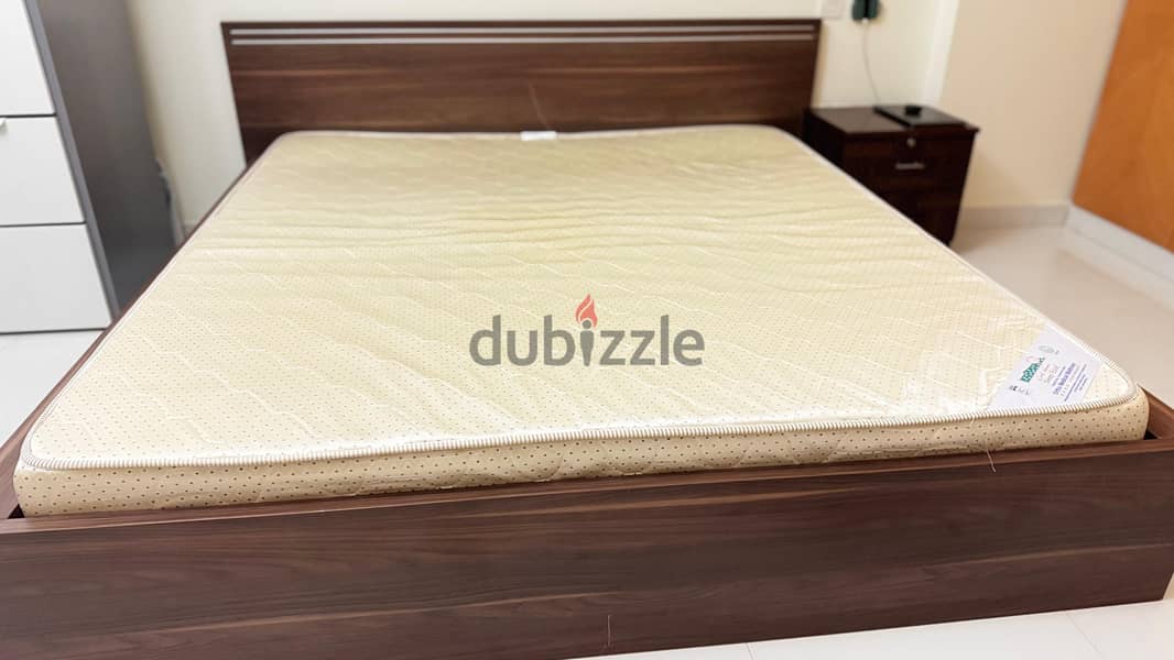 King Size Bed with Matress and 2 side tables 0