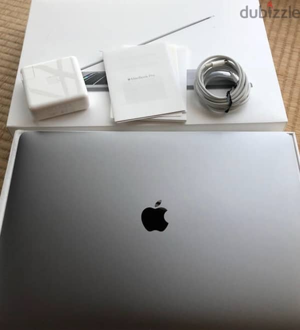 macbook pro 15 inch 2018 large, with touch bar and touch id 0