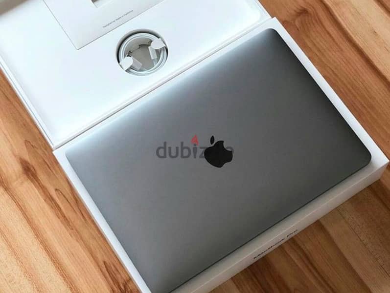 macbook pro 15 inch 2018 large, with touch bar and touch id 4