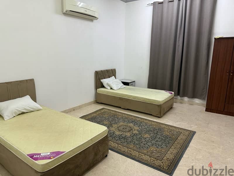 غرف لسكن الموضفات ارضية  مقابل سوق بن راشد rashed sooq  room for rent 4