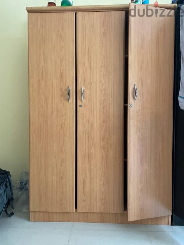 3 door Wardrobe 0