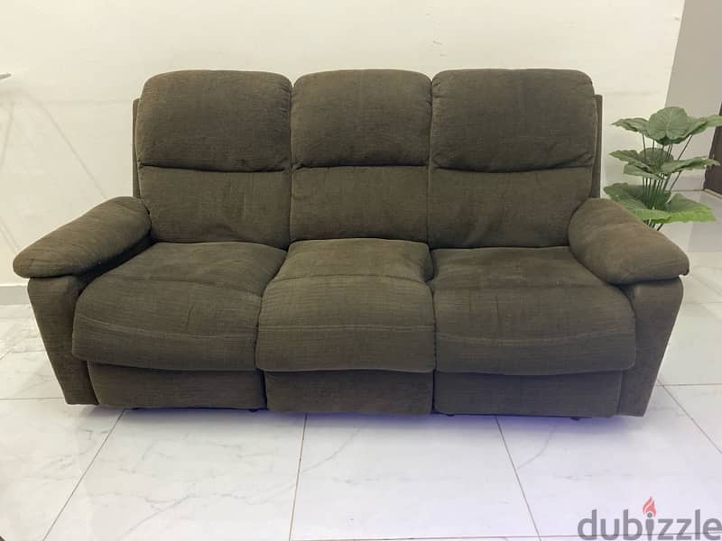 5 Seater Sofa with 2 recliners 0