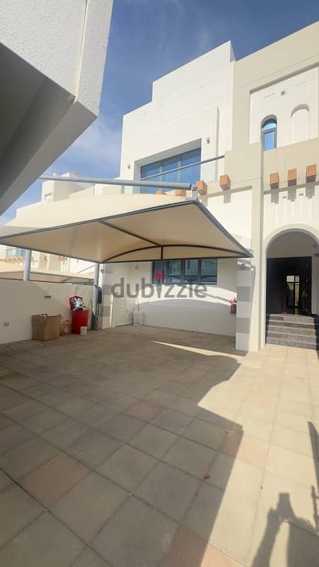 Stunning 4 Bedroom Ensuite Villa in MSQ 8