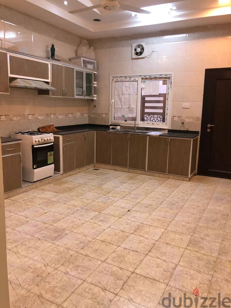 فيلا للايجار في المعبيله   Villa for rent in Al mabila 3