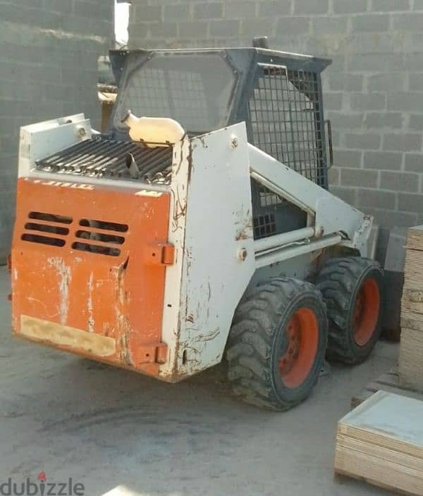 بوب كات للبيع في صلالة بحالة ممتازة BOBCAT 2000 1